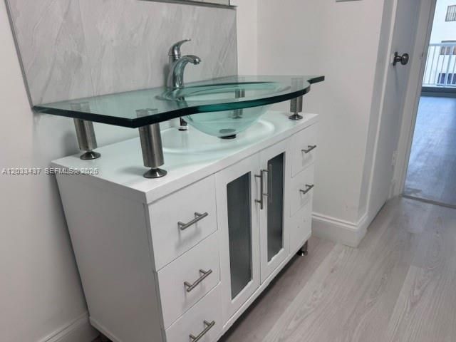 For Sale: $458,000 (1 beds, 1 baths, 980 Square Feet)