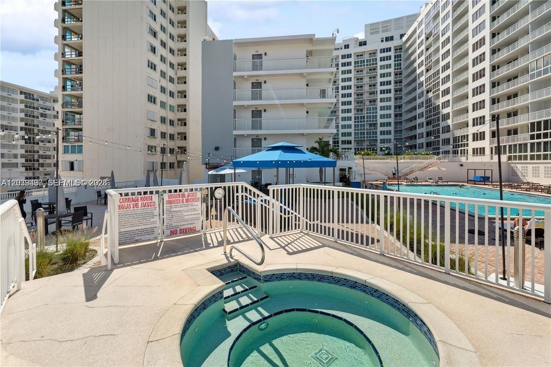 For Sale: $458,000 (1 beds, 1 baths, 980 Square Feet)