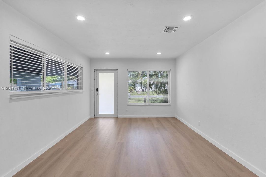 For Rent: $3,200 (3 beds, 1 baths, 1065 Square Feet)