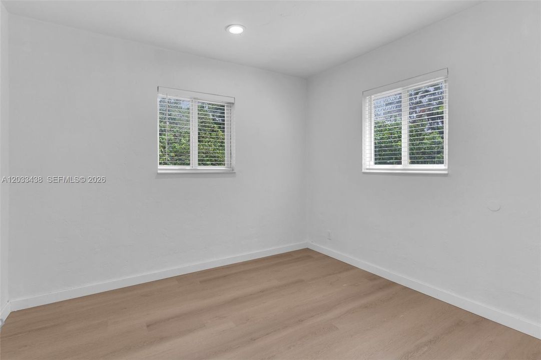 For Rent: $3,200 (3 beds, 1 baths, 1065 Square Feet)