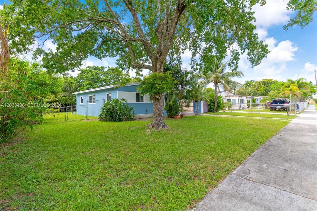 For Rent: $3,200 (3 beds, 1 baths, 1065 Square Feet)