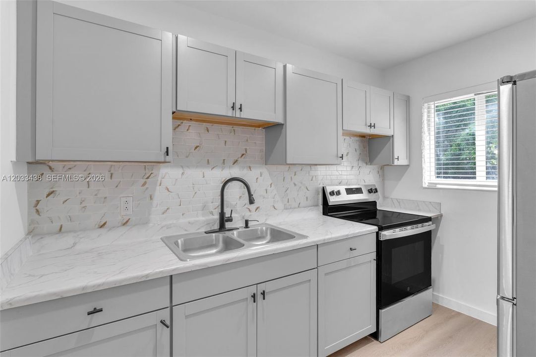 For Rent: $3,200 (3 beds, 1 baths, 1065 Square Feet)