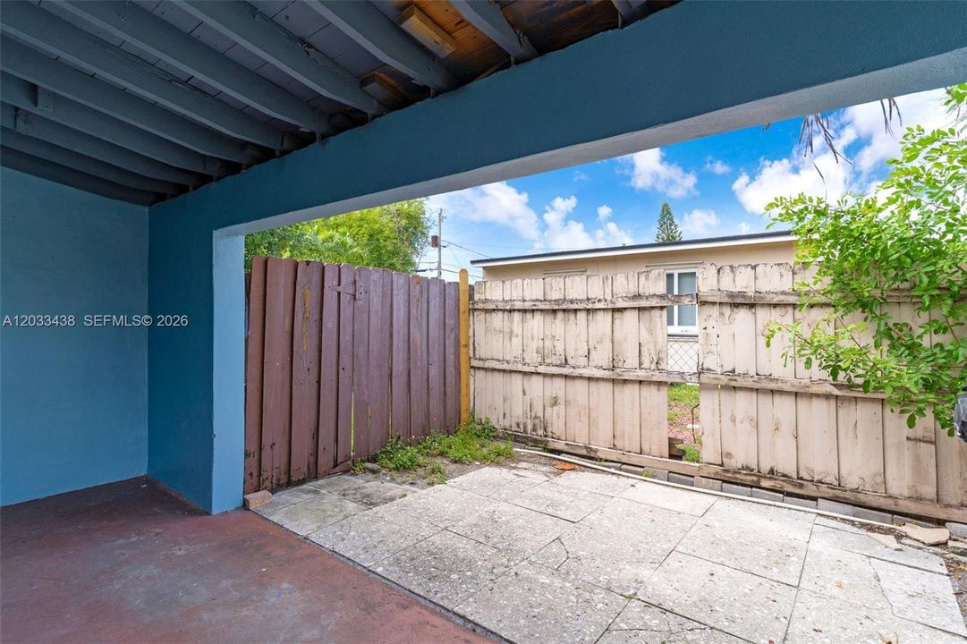 For Rent: $3,200 (3 beds, 1 baths, 1065 Square Feet)