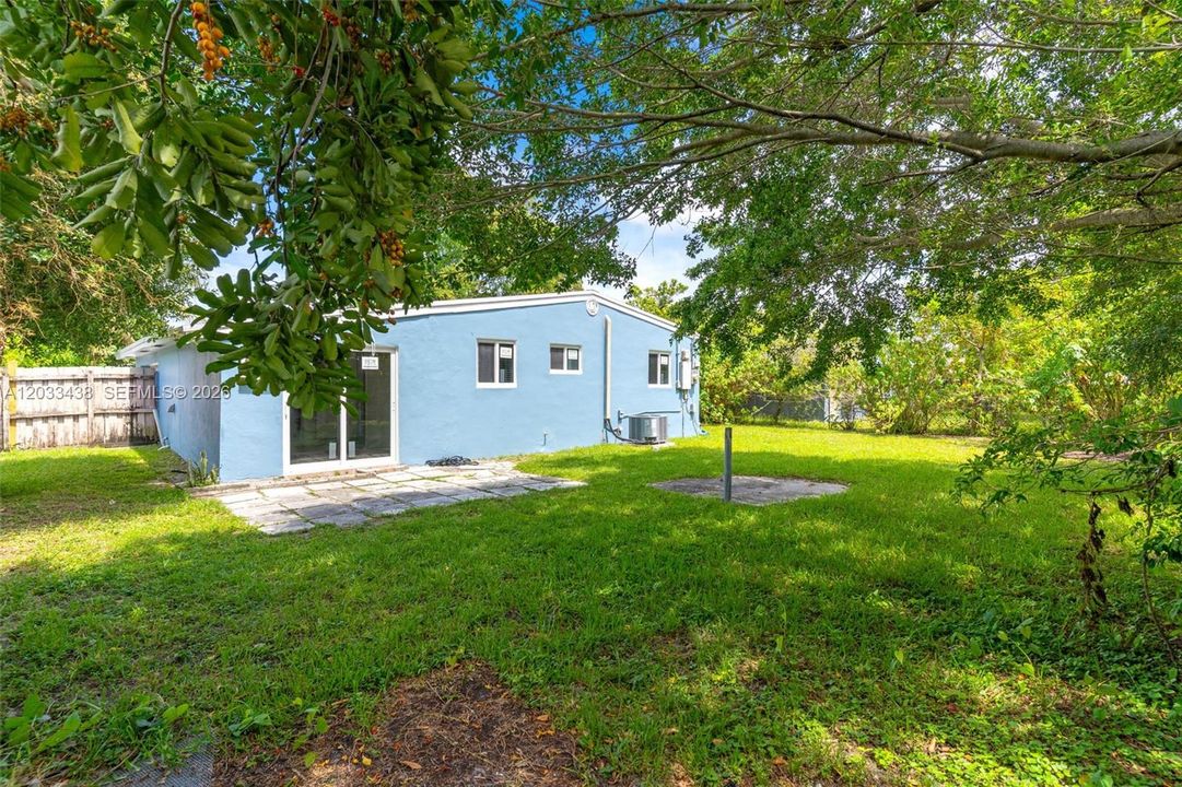 For Rent: $3,200 (3 beds, 1 baths, 1065 Square Feet)