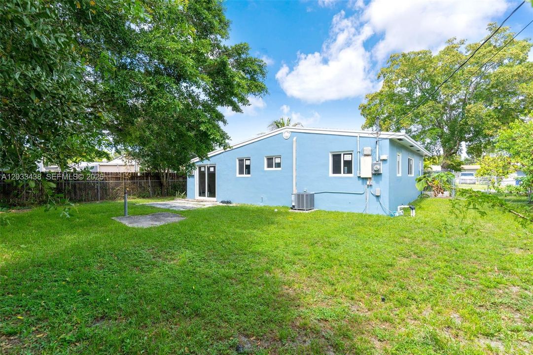 For Rent: $3,200 (3 beds, 1 baths, 1065 Square Feet)