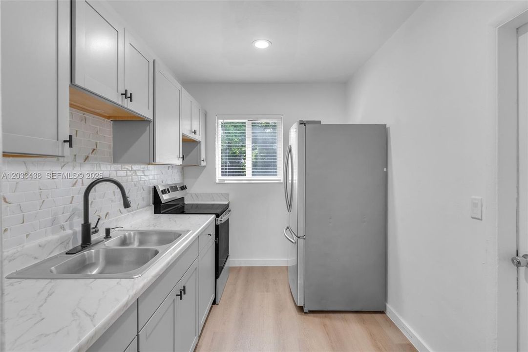 For Rent: $3,200 (3 beds, 1 baths, 1065 Square Feet)