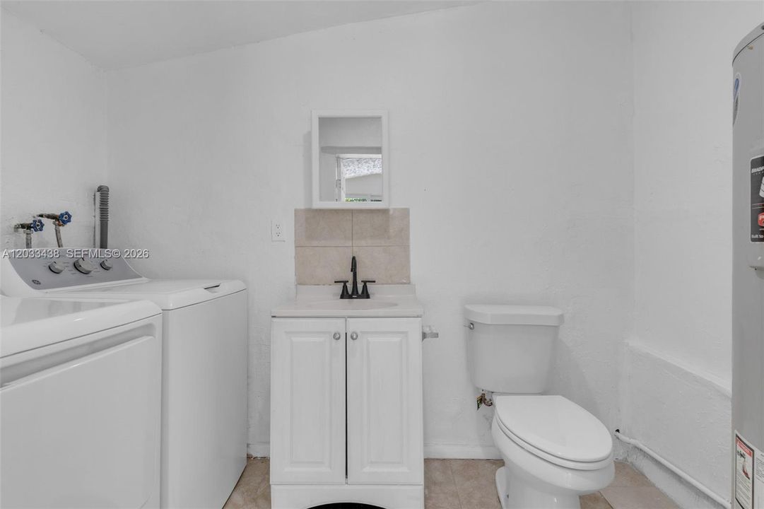 For Rent: $3,200 (3 beds, 1 baths, 1065 Square Feet)