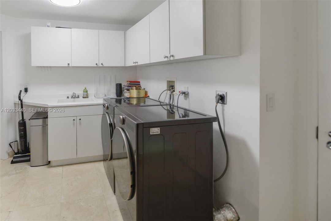 В аренду: $9,000 (3 спален, 2 ванн, 2720 Квадратных фут)