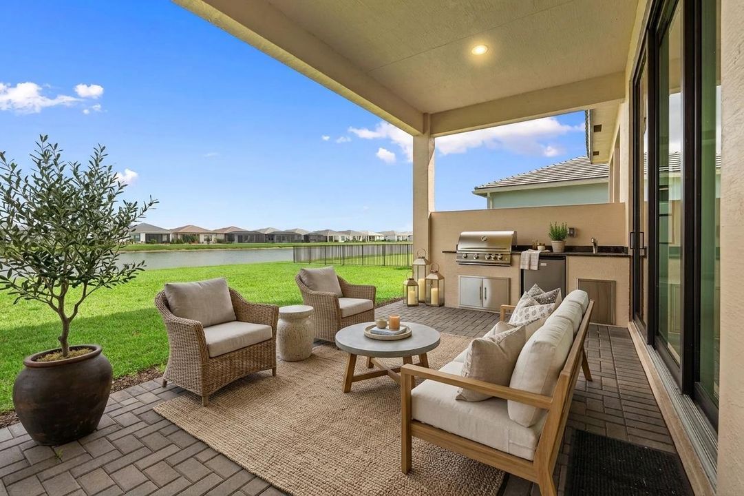 virtually staged furniture & decor