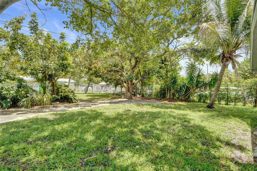 For Sale: $410,000 (4 beds, 2 baths, 1151 Square Feet)
