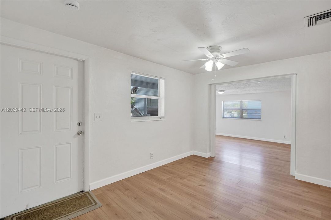 For Sale: $410,000 (4 beds, 2 baths, 1151 Square Feet)