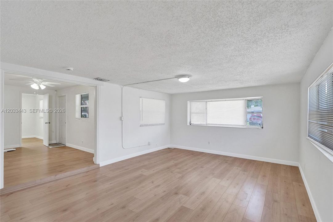 For Sale: $410,000 (4 beds, 2 baths, 1151 Square Feet)