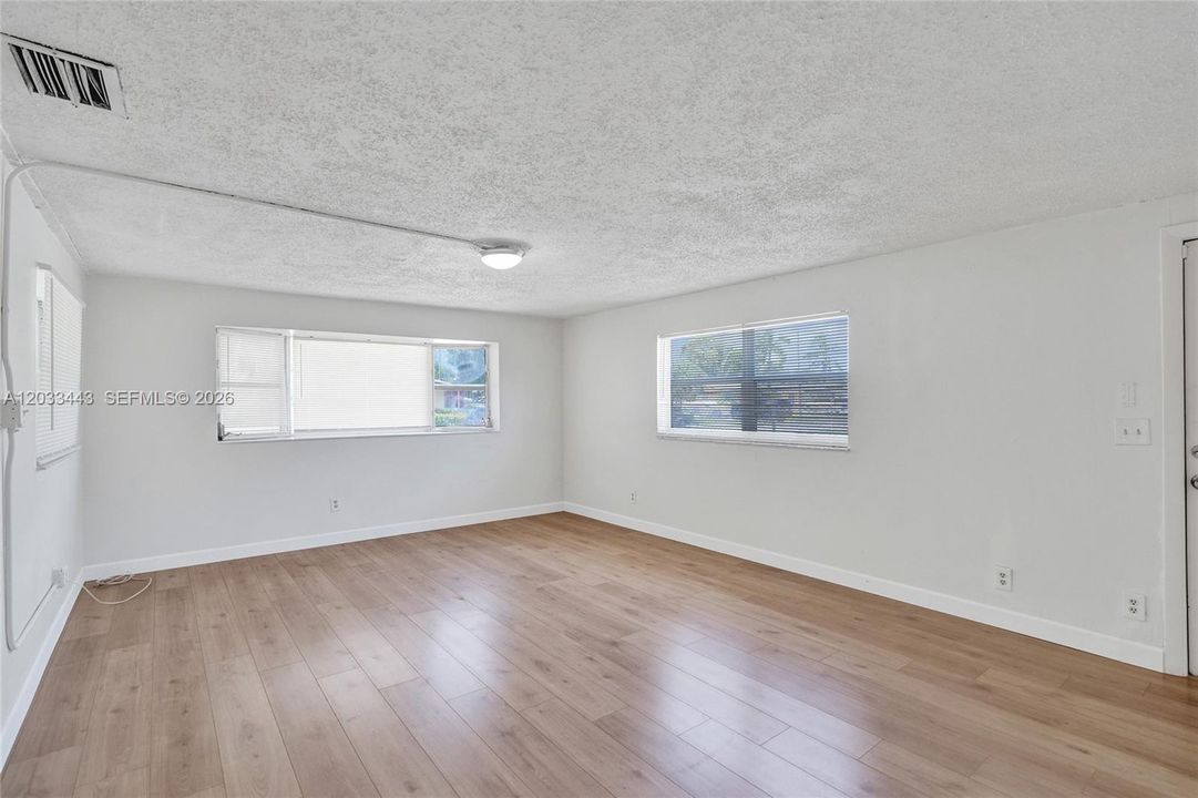 For Sale: $410,000 (4 beds, 2 baths, 1151 Square Feet)