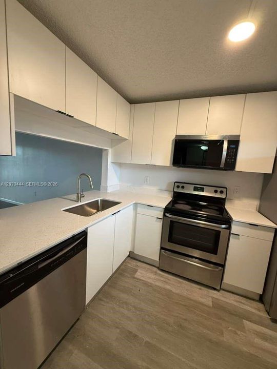 В аренду: $2,300 (2 спален, 2 ванн, 787 Квадратных фут)