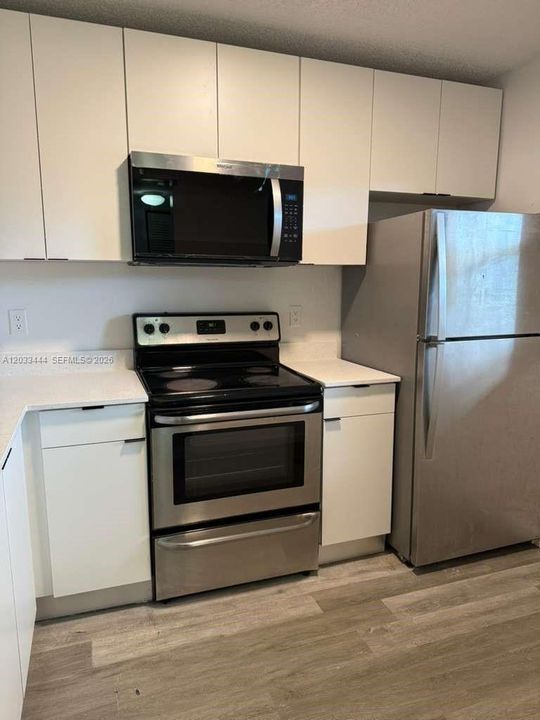В аренду: $2,300 (2 спален, 2 ванн, 787 Квадратных фут)