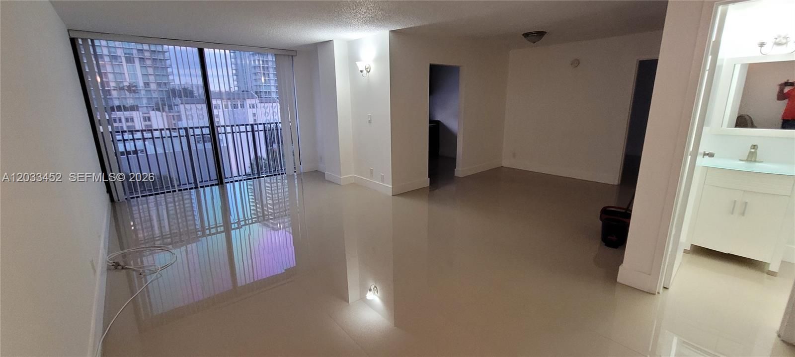 For Sale: $249,900 (1 beds, 1 baths, 767 Square Feet)
