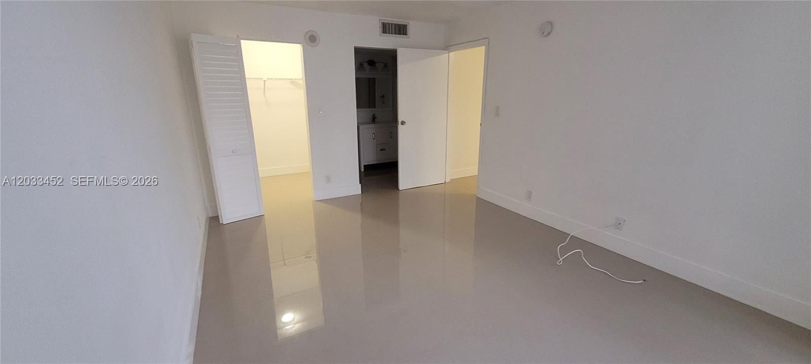 For Sale: $249,900 (1 beds, 1 baths, 767 Square Feet)