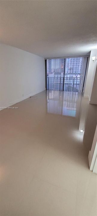 For Sale: $249,900 (1 beds, 1 baths, 767 Square Feet)