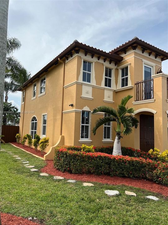 Recientemente alquilado: $5,500 (5 camas, 4 baños, 3403 Pies cuadrados)