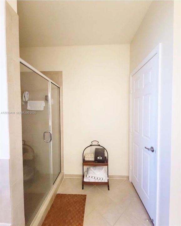 En Renta: $4,500 (5 camas, 3 baños, 2550 Pies cuadrados)