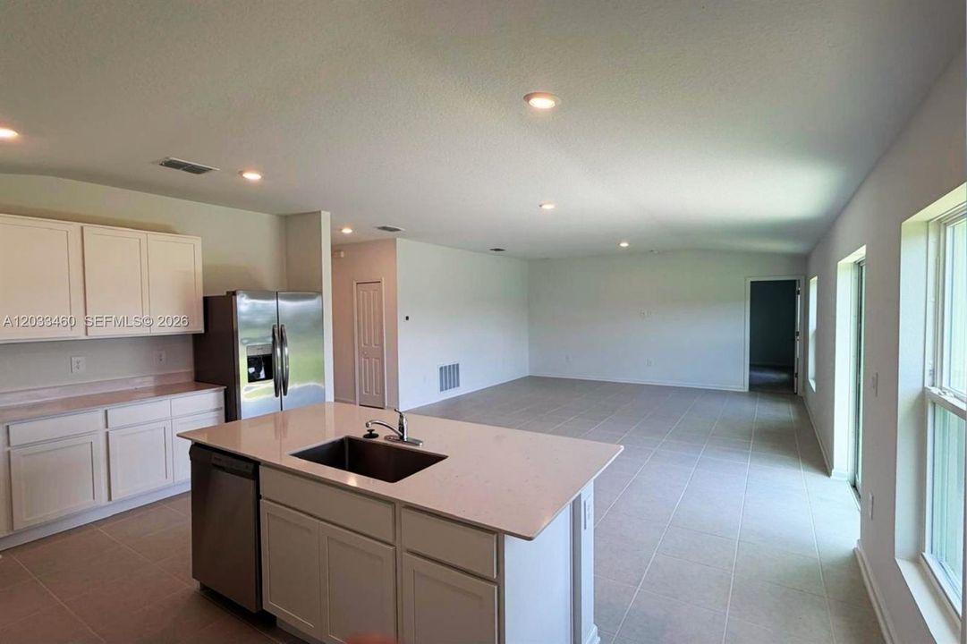 For Rent: $2,300 (3 beds, 2 baths, 1843 Square Feet)