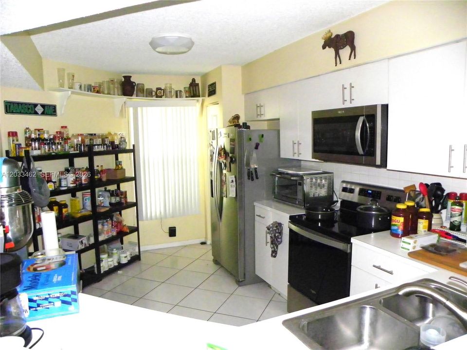 Activo con contrato: $330,000 (3 camas, 2 baños, 1482 Pies cuadrados)