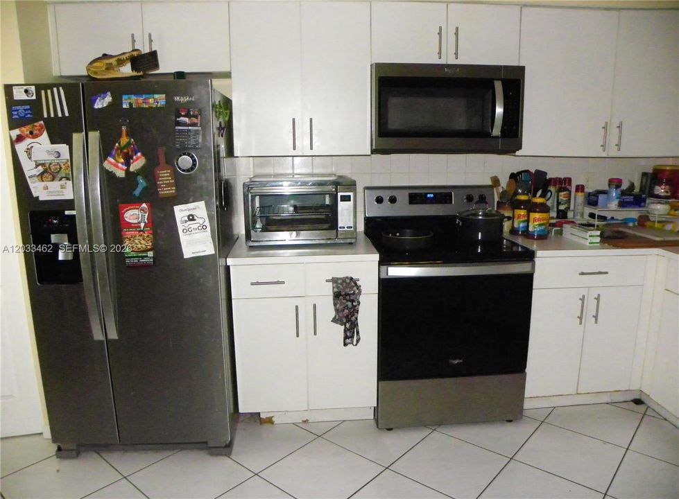 Activo con contrato: $330,000 (3 camas, 2 baños, 1482 Pies cuadrados)