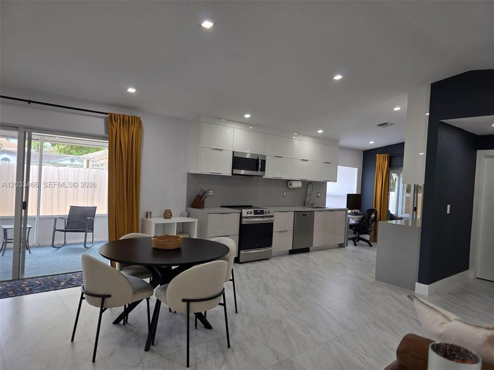 For Sale: $559,900 (3 beds, 2 baths, 1674 Square Feet)