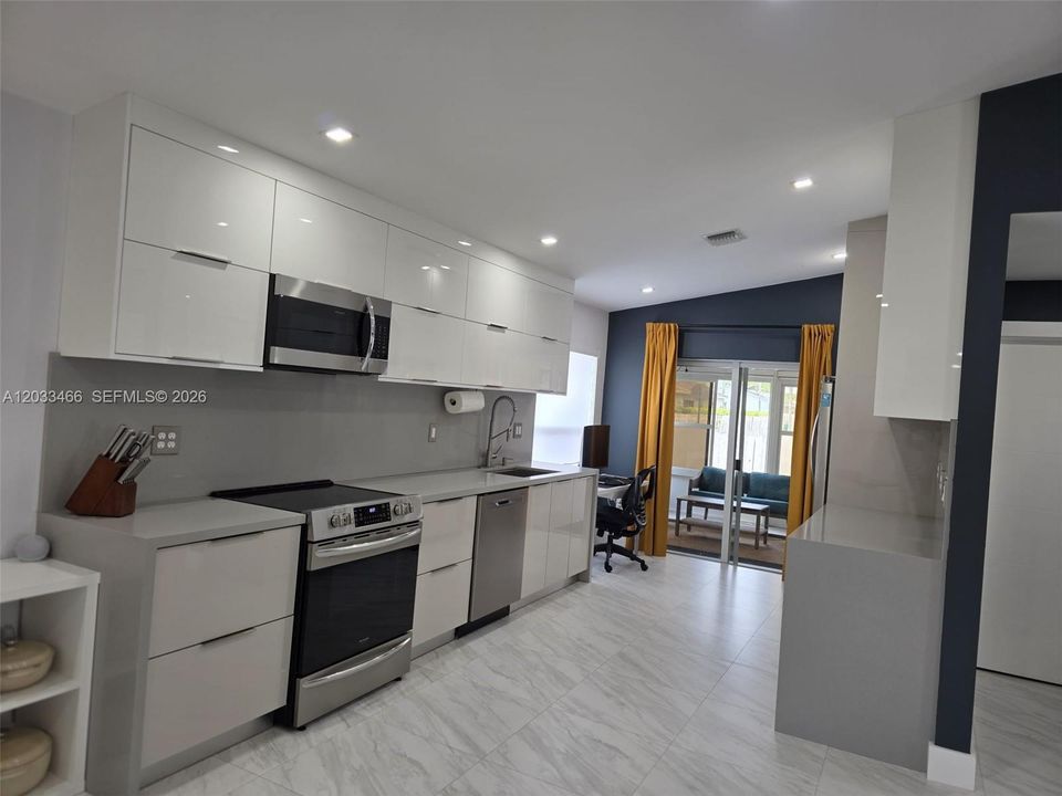 For Sale: $559,900 (3 beds, 2 baths, 1674 Square Feet)