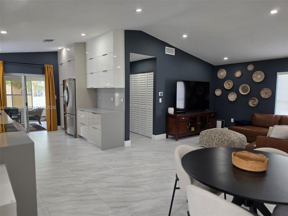 For Sale: $559,900 (3 beds, 2 baths, 1674 Square Feet)
