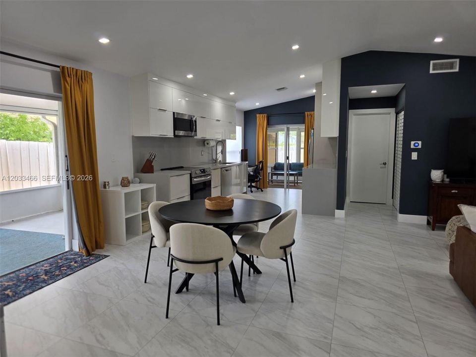 For Sale: $559,900 (3 beds, 2 baths, 1674 Square Feet)