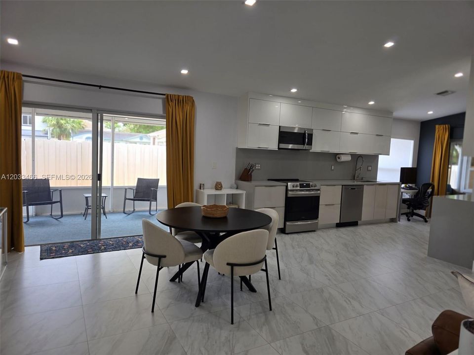 For Sale: $559,900 (3 beds, 2 baths, 1674 Square Feet)