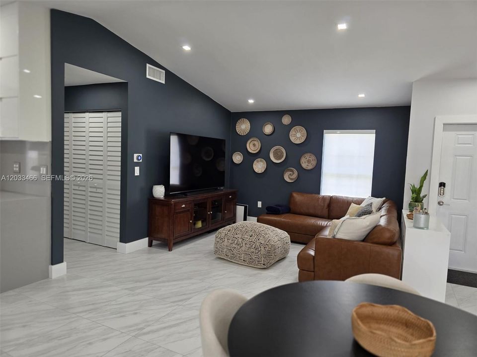 For Sale: $559,900 (3 beds, 2 baths, 1674 Square Feet)
