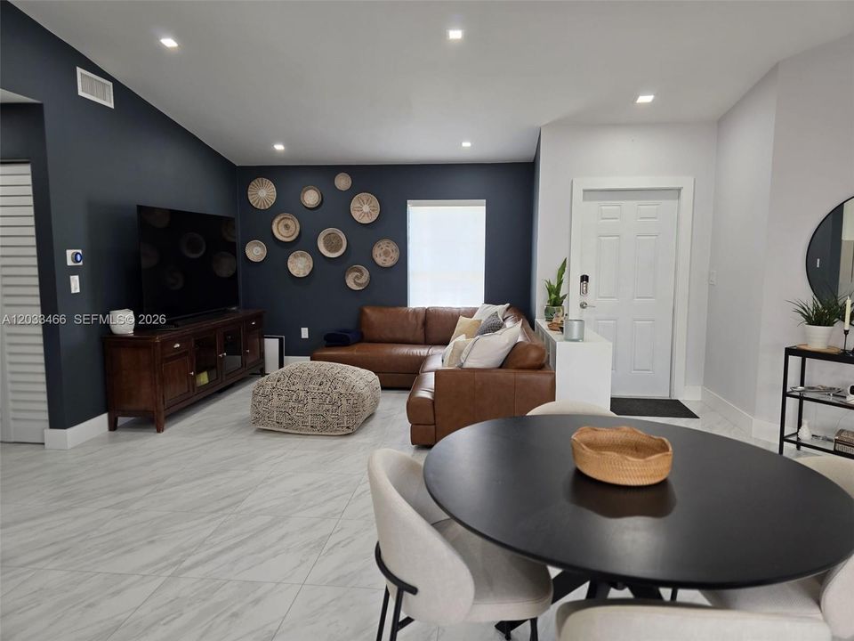 For Sale: $559,900 (3 beds, 2 baths, 1674 Square Feet)