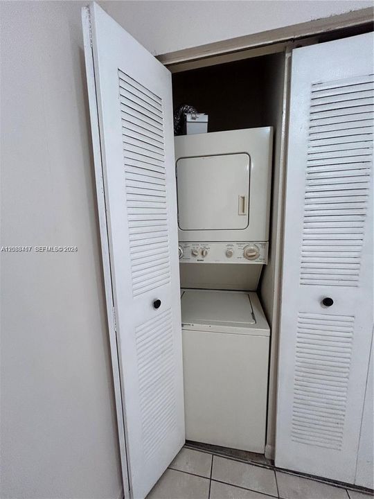 В аренду: $2,300 (2 спален, 2 ванн, 896 Квадратных фут)