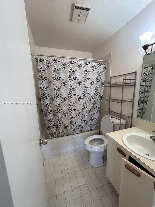 В аренду: $2,300 (2 спален, 2 ванн, 896 Квадратных фут)