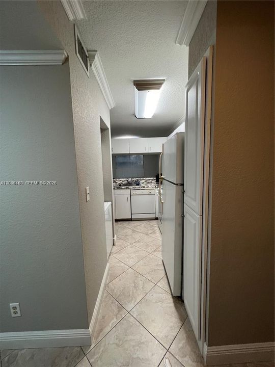 For Sale: $175,000 (1 beds, 1 baths, 816 Square Feet)