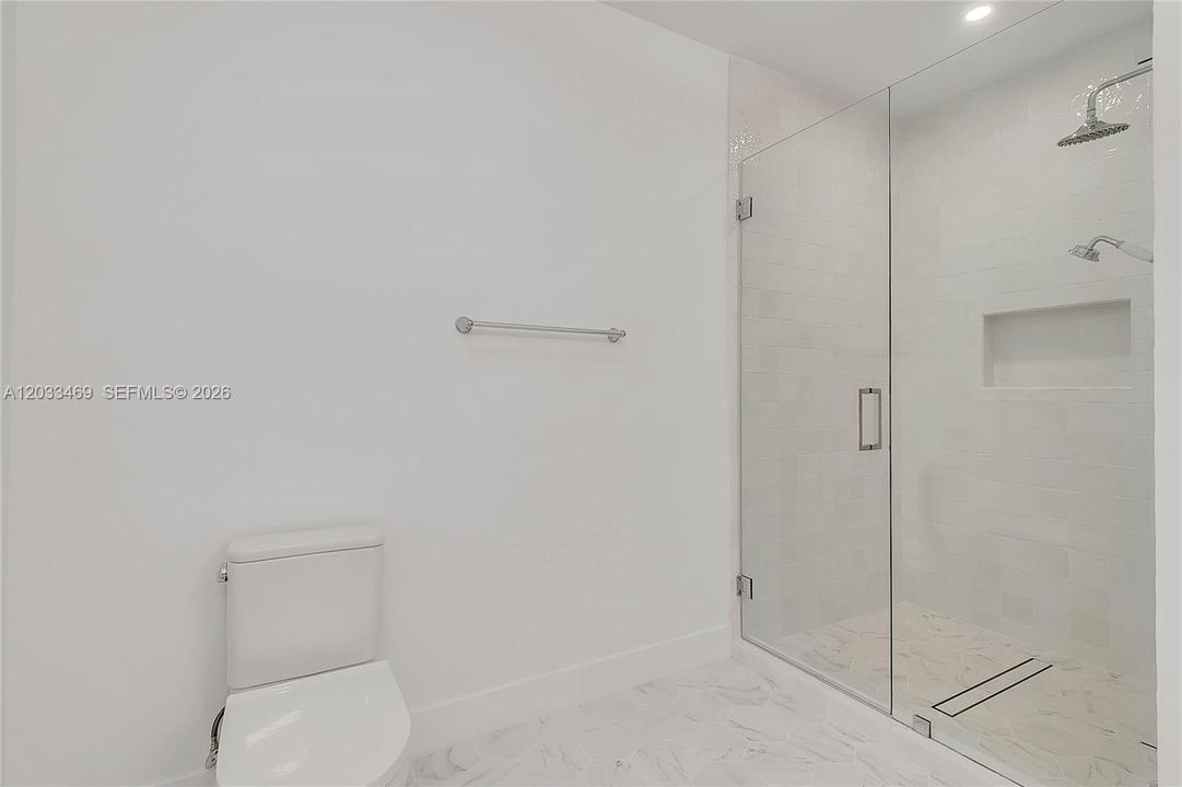 В аренду: $9,500 (3 спален, 2 ванн, 1975 Квадратных фут)