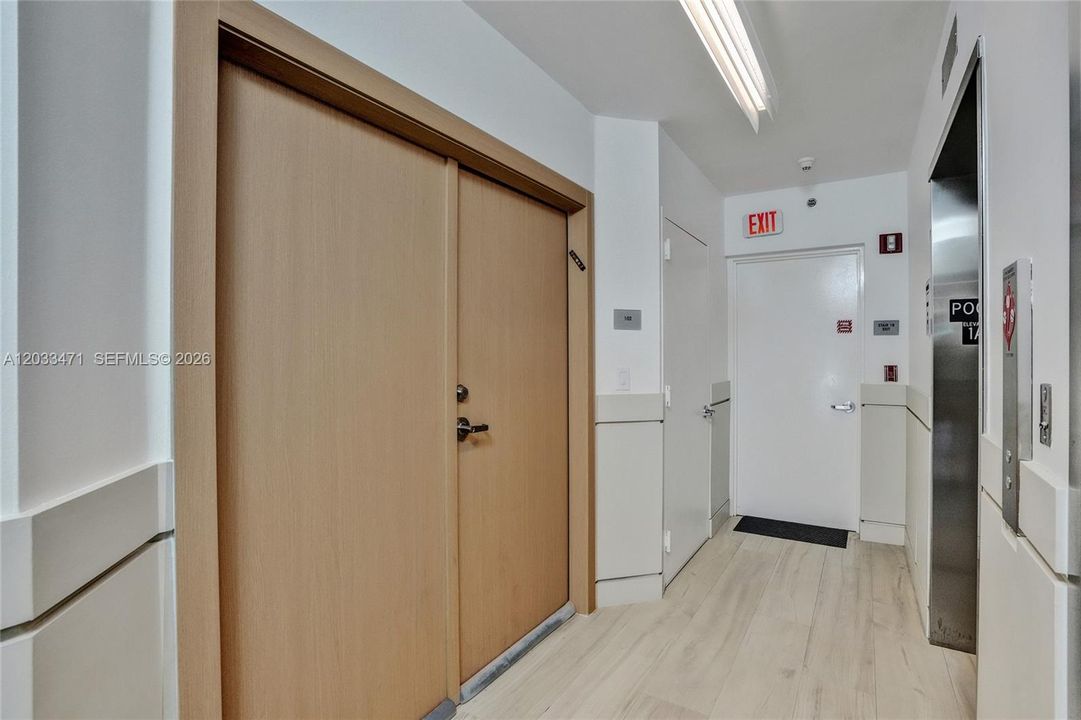 For Sale: $1,400,000 (2 beds, 2 baths, 1800 Square Feet)