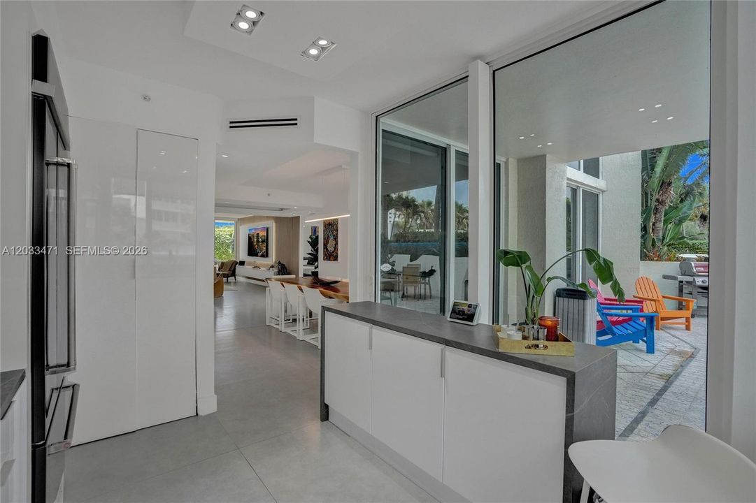 For Sale: $1,400,000 (2 beds, 2 baths, 1800 Square Feet)