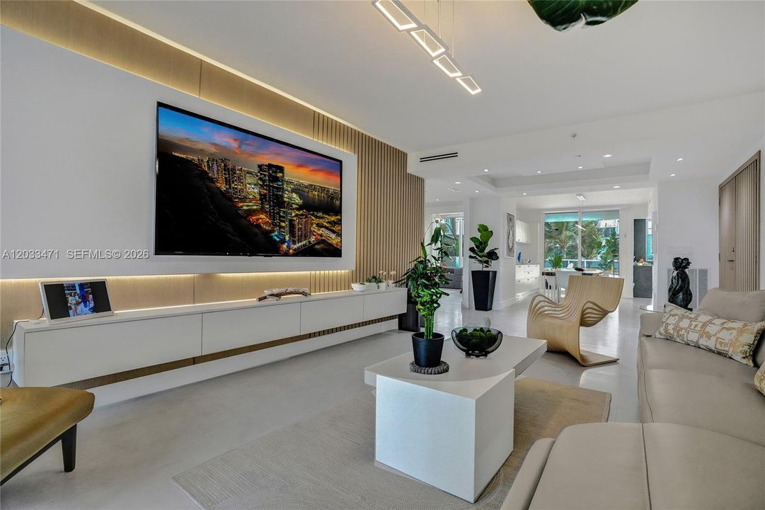 For Sale: $1,400,000 (2 beds, 2 baths, 1800 Square Feet)