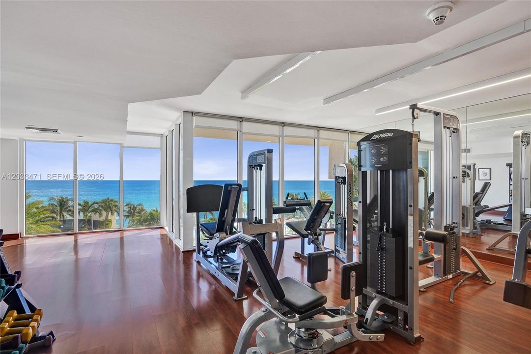For Sale: $1,400,000 (2 beds, 2 baths, 1800 Square Feet)