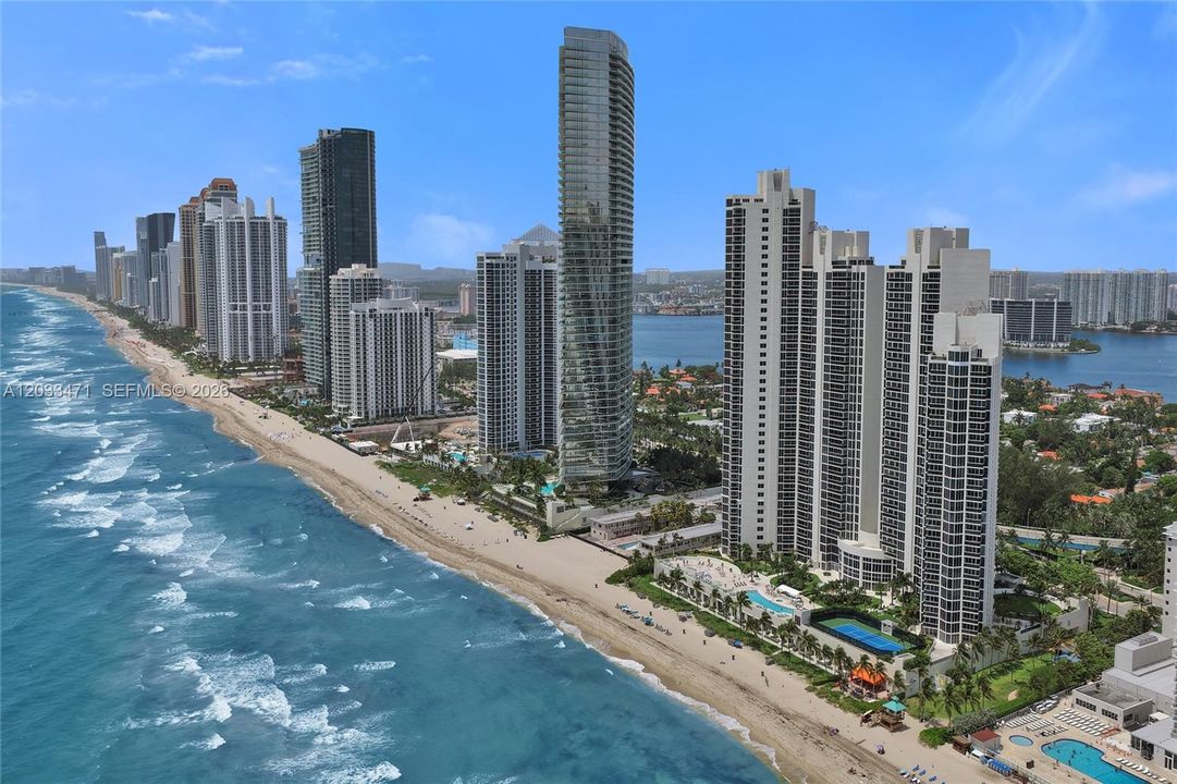 For Sale: $1,400,000 (2 beds, 2 baths, 1800 Square Feet)