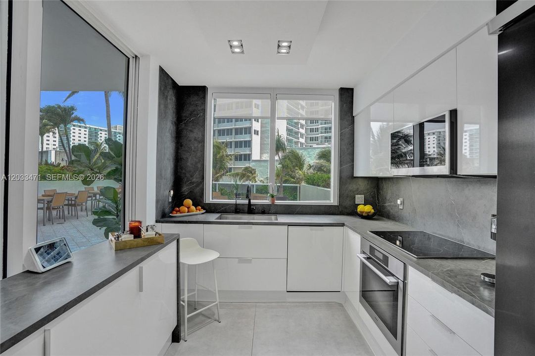 For Sale: $1,400,000 (2 beds, 2 baths, 1800 Square Feet)