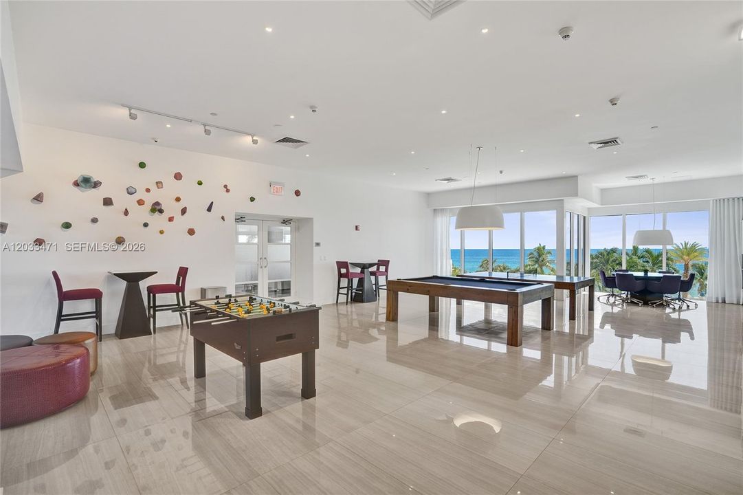 For Sale: $1,400,000 (2 beds, 2 baths, 1800 Square Feet)