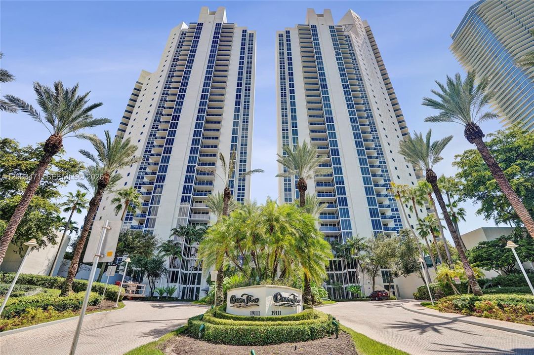 For Sale: $1,400,000 (2 beds, 2 baths, 1800 Square Feet)