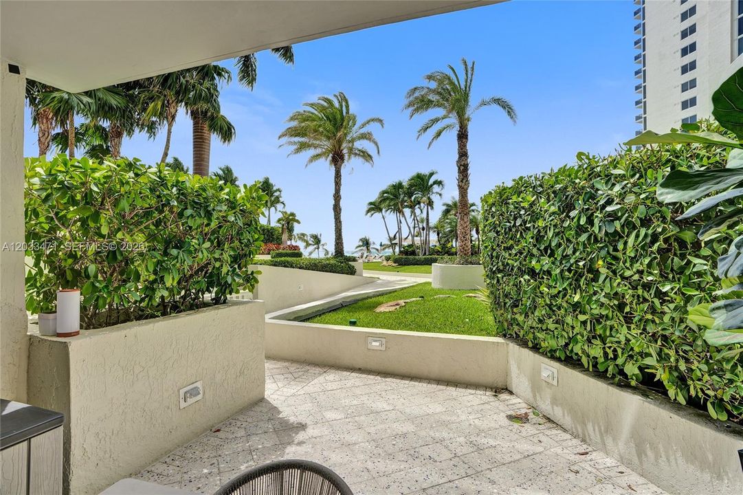 Walk directly to pool and Beach