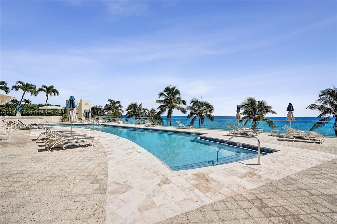 For Sale: $1,400,000 (2 beds, 2 baths, 1800 Square Feet)
