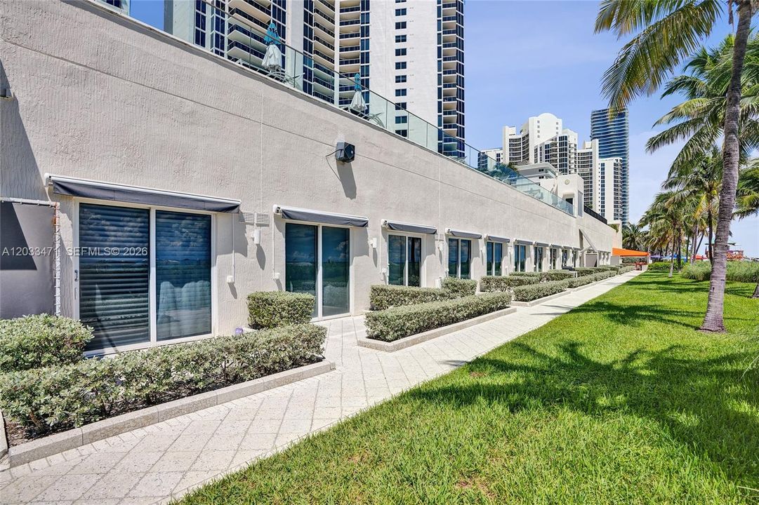 For Sale: $1,400,000 (2 beds, 2 baths, 1800 Square Feet)