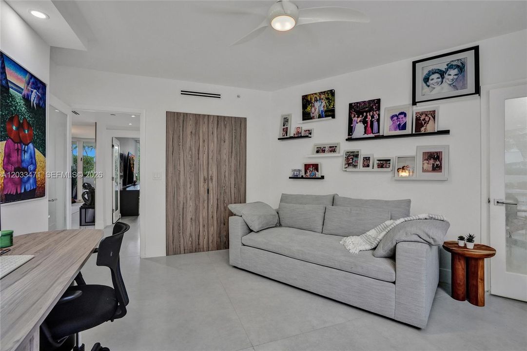 For Sale: $1,400,000 (2 beds, 2 baths, 1800 Square Feet)